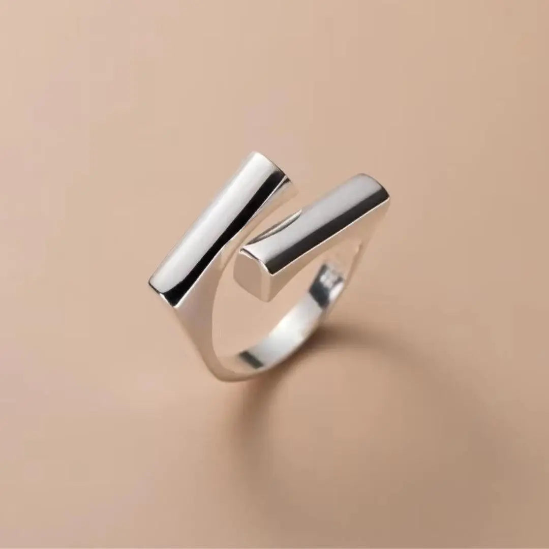 1+1 Offer: Simple geometric ring with smooth braids