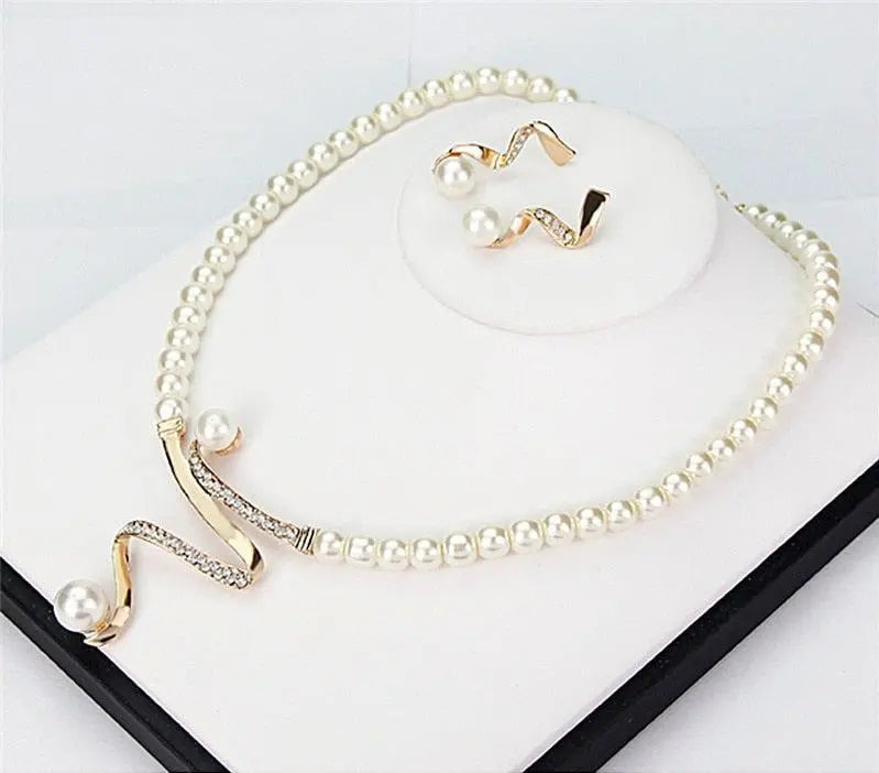 1+1 Offer: Natural Pearl Necklace + Earring Set