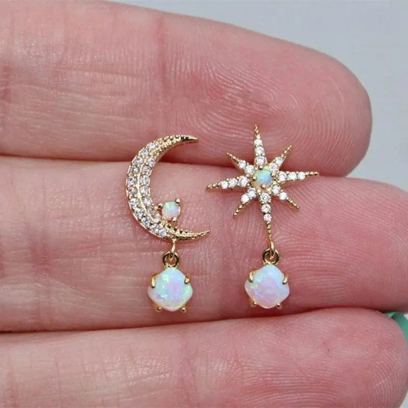 1+1 Offer: Moon and Star Earrings made of Gold and Opal