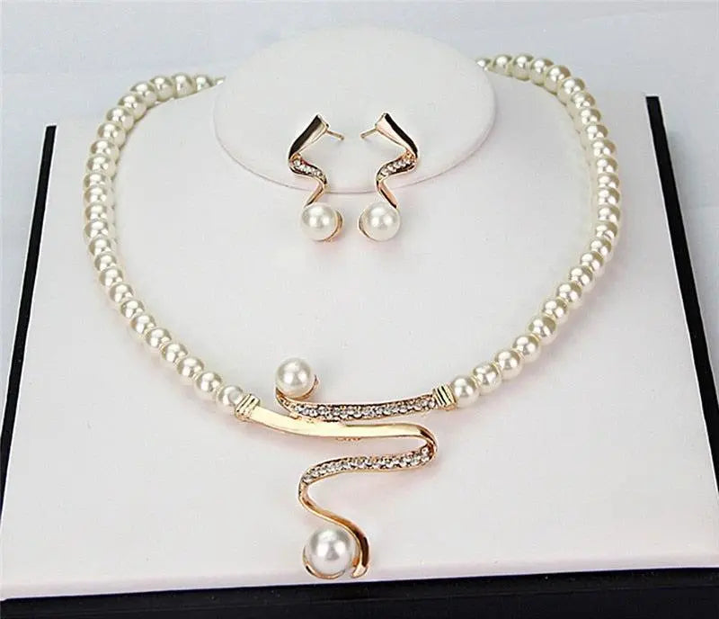 1+1 Offer: Natural Pearl Necklace + Earring Set