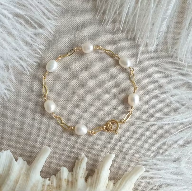 1+1 Offer: Vintage Barroque Pearl Bracelets