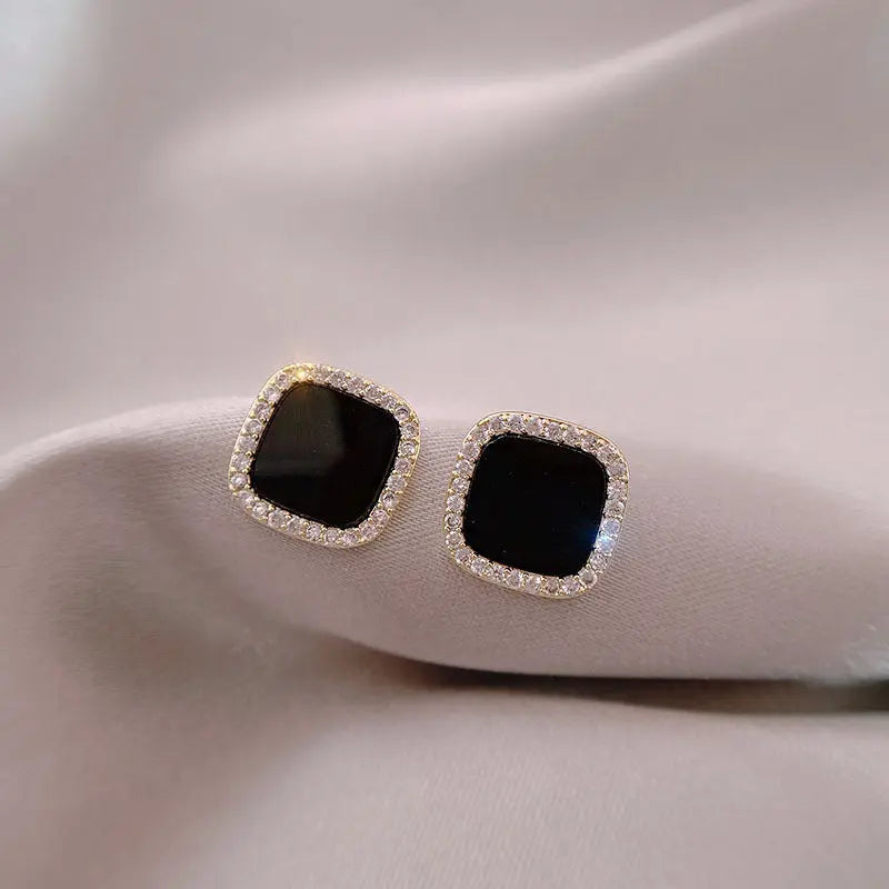 1+1 Offer: Timeless onyx earrings with diamonds