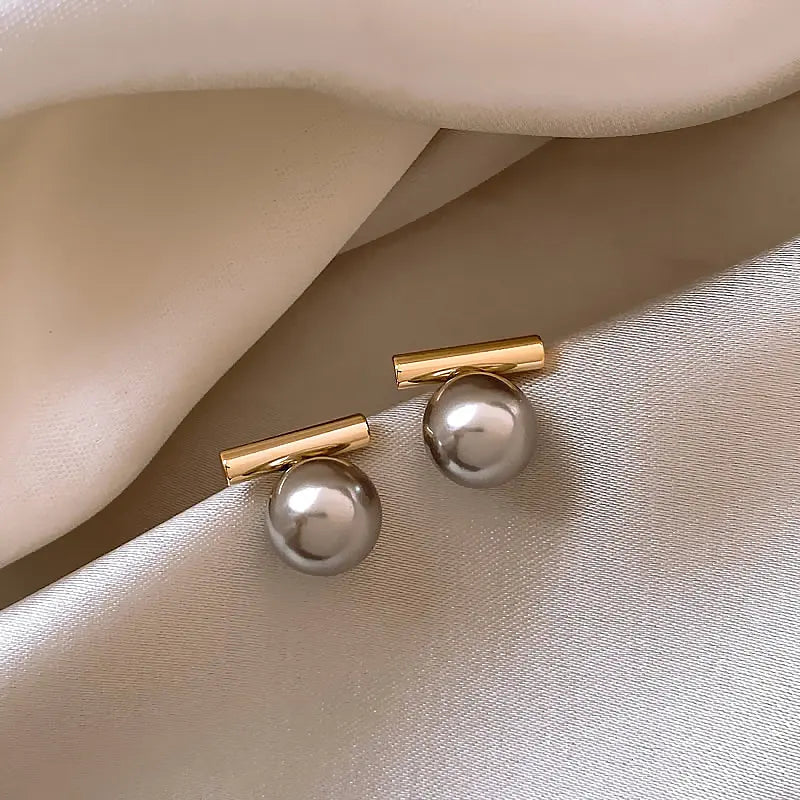 1+1 Offer: Elegant Dark Pearl Earrings in Gold