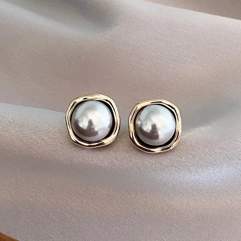 1+1 Offer: Elegant black pearl earrings