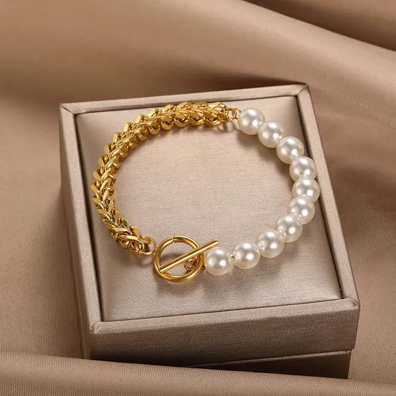 1+1 Offer: Elegant gold and pearl bracelet