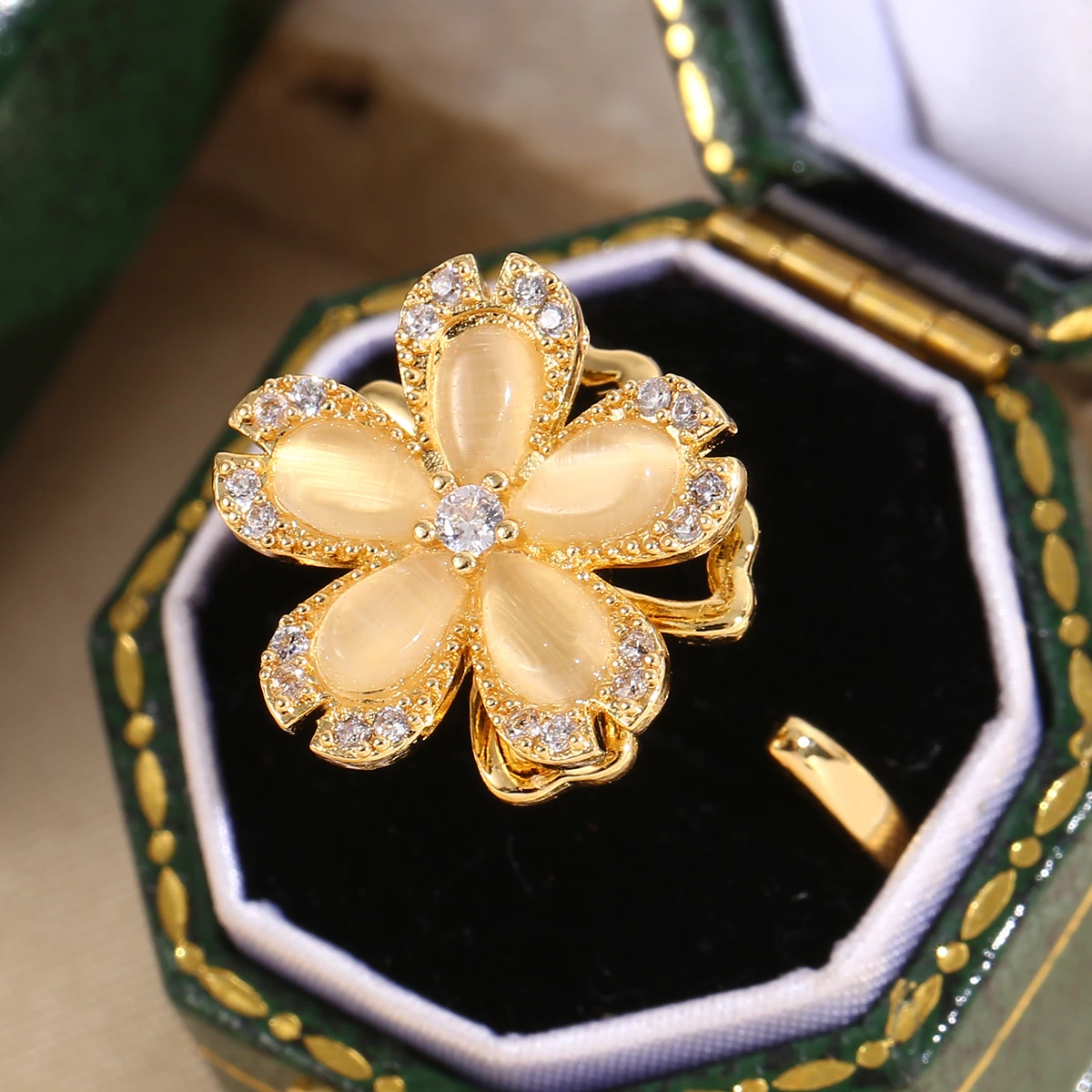1+1 Offer: Ring with golden daisy