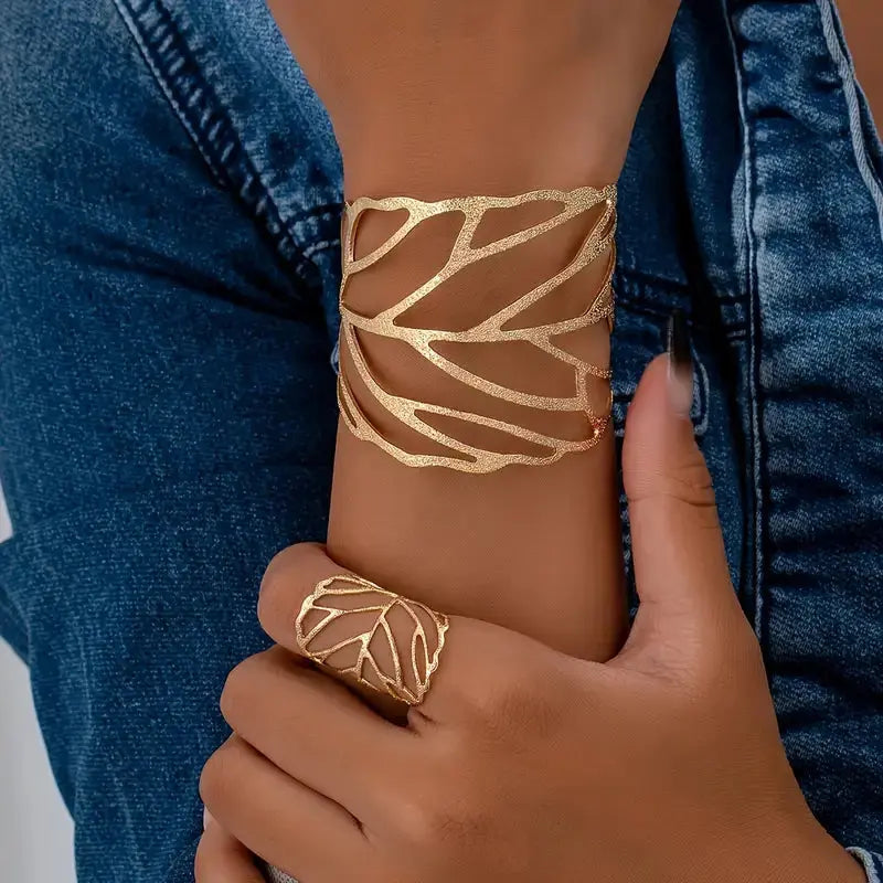 1+1 Offer: Vintage leaf-design cuff bracelet