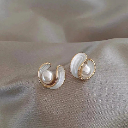 1+1 Offer: Luxurious earrings with white opal and pearl in gold