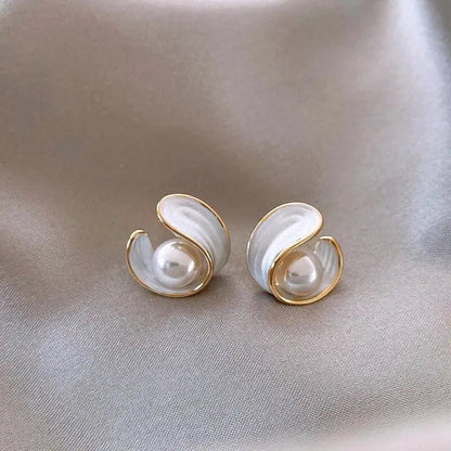 1+1 Offer: Luxurious earrings with white opal and pearl in gold