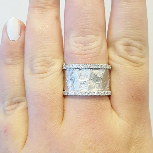 Irregular Wave Pattern Wide Ring