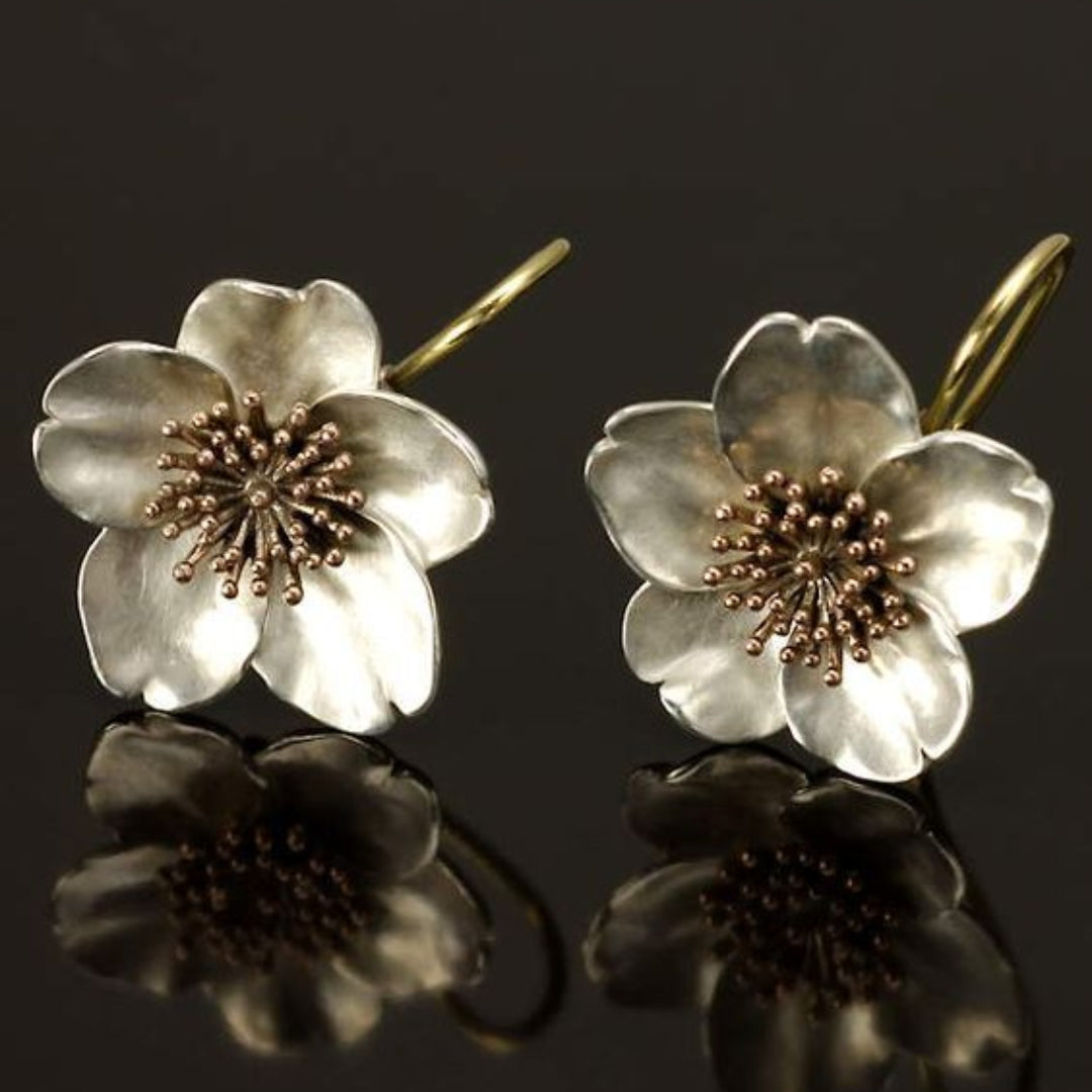 1+1 Offer: Flower Earrings Made of Silver & Gold