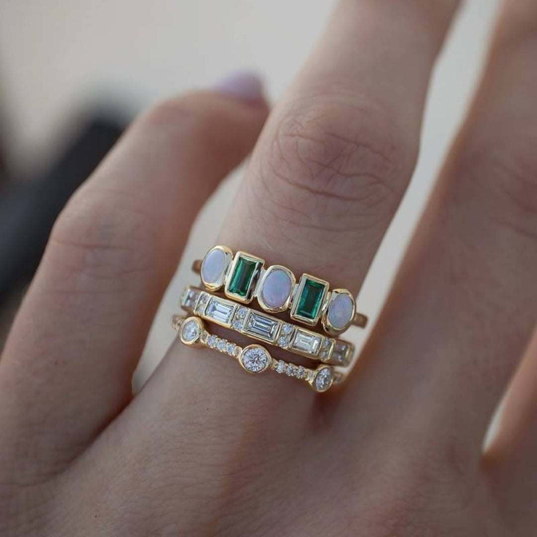 1+1 Offer: Ring set with white and green opal