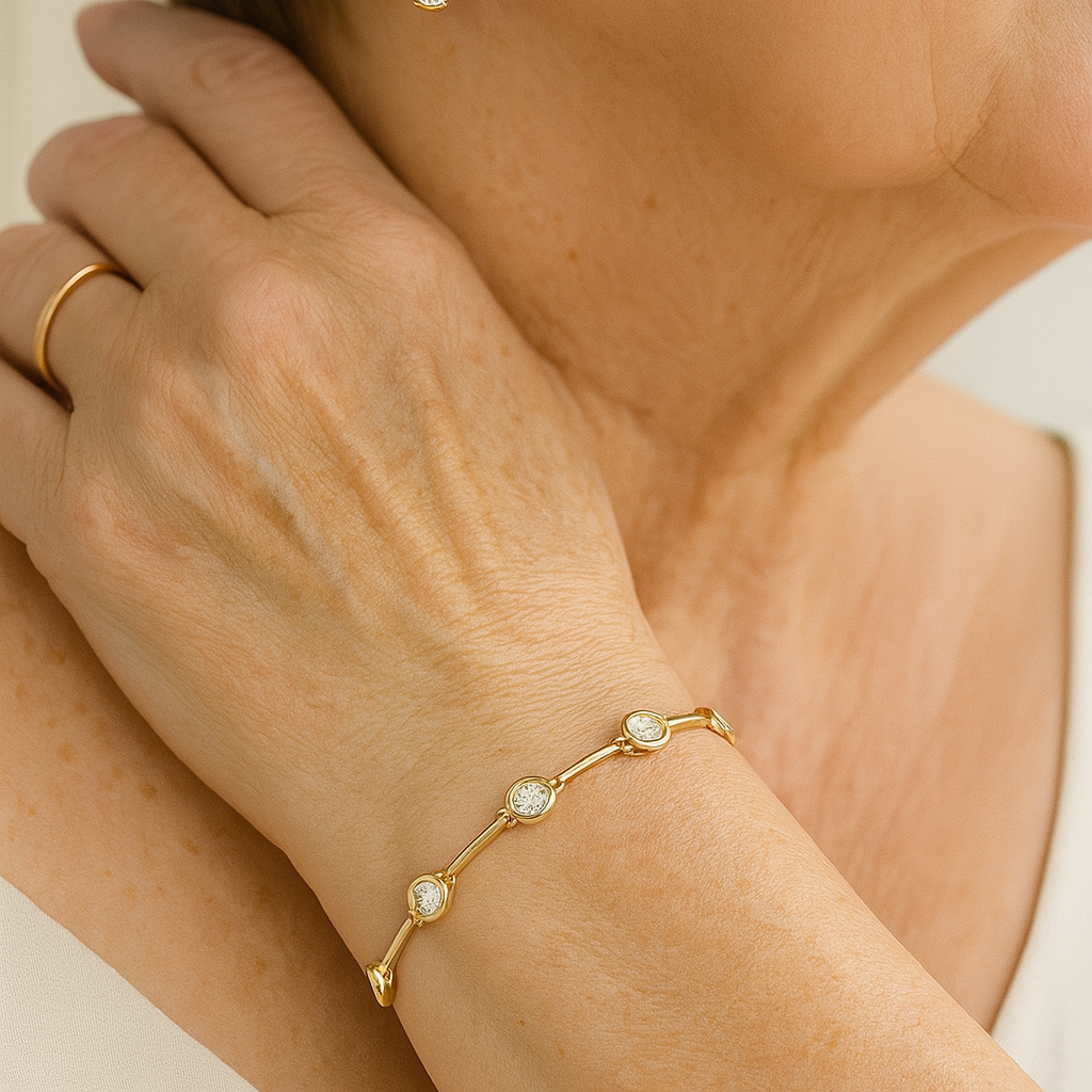 1+1 Offer: Elegant bracelet with zirconias in gold