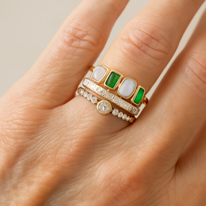 1+1 Offer: Ring set with white and green opal
