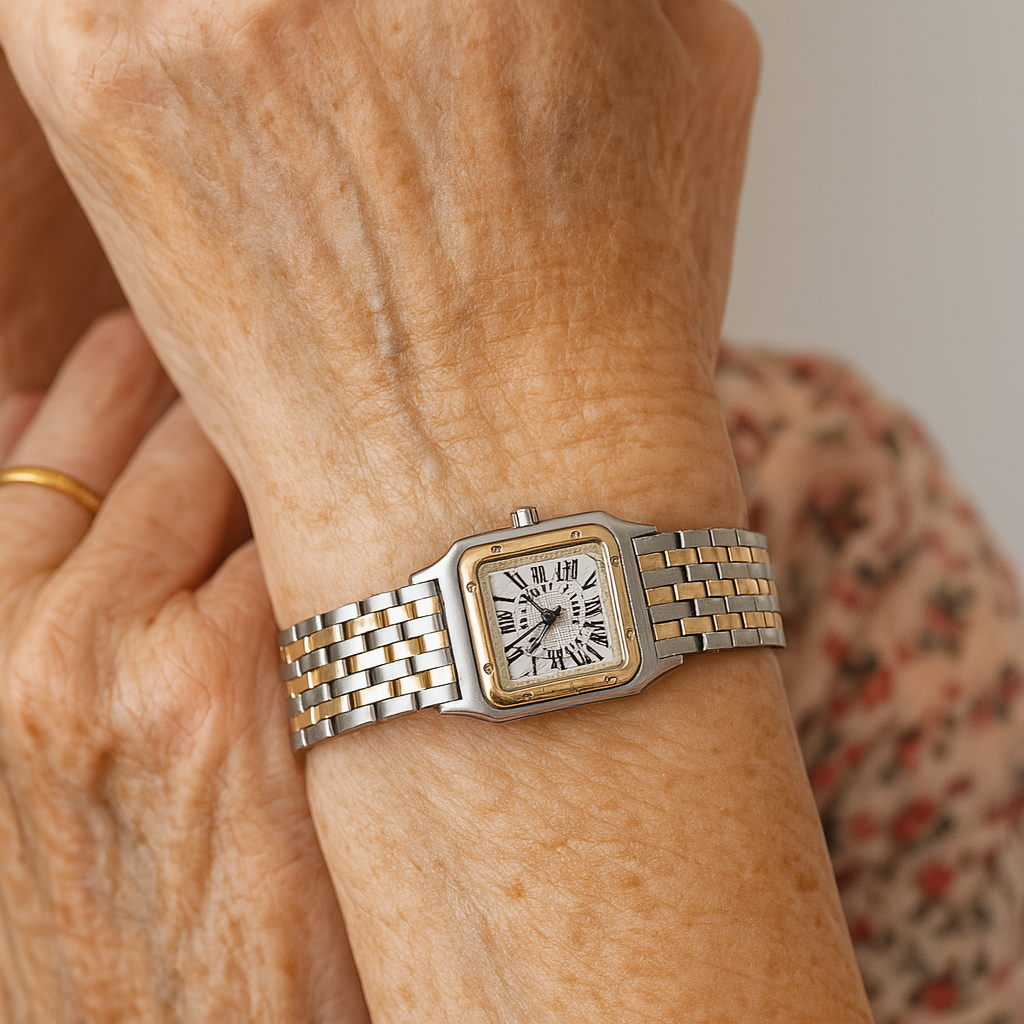 Luxurious Square Dial Leather Strap Quartz Timepiece