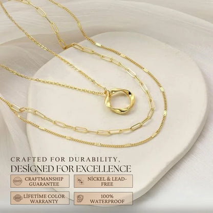 Carmen - Vintage necklace with gold chain and pendant