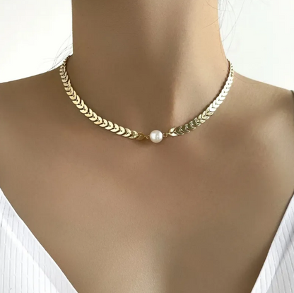 Pearl Chain Collarbone Necklace