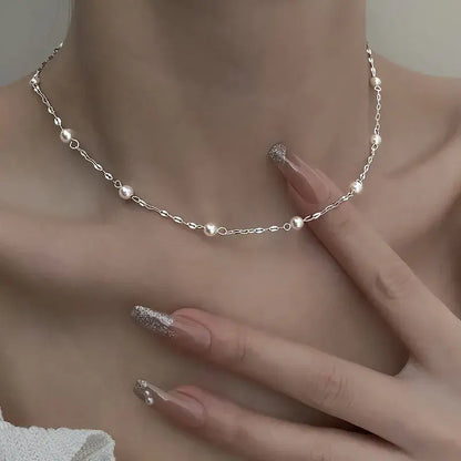1+1 Offer: Elegant necklace made of shiny pearls