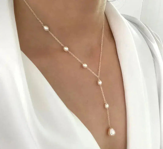 1+1 Offer: Vintage pendant pearls necklace